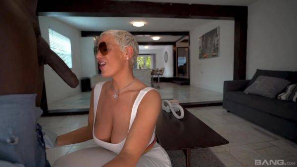 Busty MILF loudly plays with BBC at home until hubby returns - hellporno.com on v0d.com