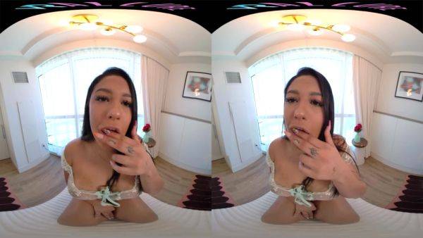 Busty Latina Beauty Masturbates With Her Toy With Virtual Reality And Serena Santos - upornia.com on v0d.com