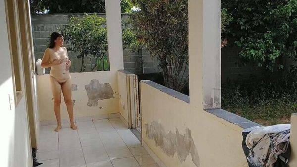 My Wife Flashes Her Naked Body on the Porch for Strangers - Brazilian Amateur Couple - veryfreeporn.com - Brazil on v0d.com