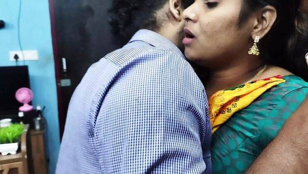 Mallu Girl in Half Saree Hot Lip Lock Romance with Desi Malayali Couple - xxxfiles.com - India on v0d.com