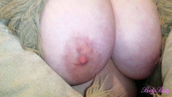 Big Natural Tits Shaking Wildly - Bodybusty MILF in HD - xxxfiles.com - France on v0d.com