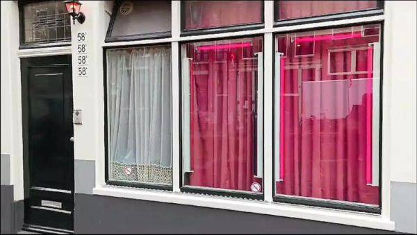 Amsterdam Red Light Hookup: Laura Dee Takes Off Condom for Creampie - porntry.com on v0d.com