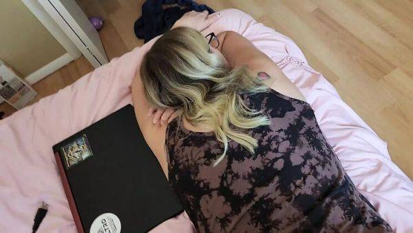 Hot Blonde MILF Mama_Foxx94 Goes Wild - Big Ass Twerking & Real Orgasm - xxxfiles.com - Usa on v0d.com