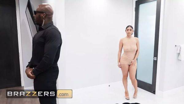 Violet Myers Flashes Her Tight Asshole For Paparazzi - Brazzers - xxxfiles.com on v0d.com