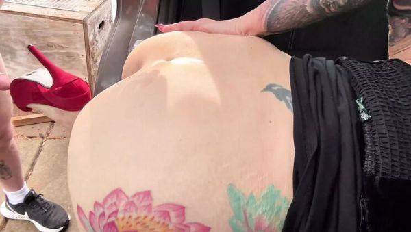MILF Molly McSquirts Gets Fucked Hard by Uber Driver in Driveway - Squirting & Cumshot - xxxfiles.com on v0d.com