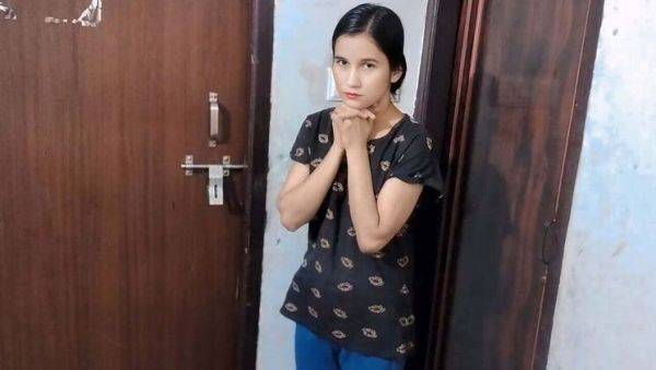 Desi Step Sister Fucked Hard After Chocolate Temptation - Naasrin Khan - porntry.com - India on v0d.com