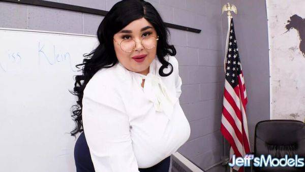 Chloe Klein - Thick BBW Teacher Masturbates with Huge Dildo - porntry.com on v0d.com