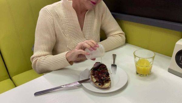 Mature MILF in Restaurant Eats Cum Off Food - Huge Cumshot Close-Up - veryfreeporn.com - Russia on v0d.com