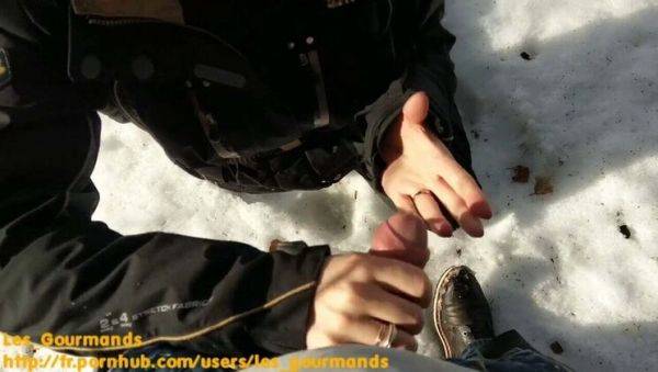 Hot MILF Blows Huge Cock Outdoors & Swallows Cum in Snow - Amateur POV - veryfreeporn.com - France on v0d.com