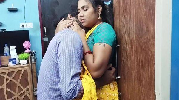 Mallu Hot Girl Half Saree Romance With Lip Lock, Desi Malayali Girl Half Saree Hot Romance With Lip Lock, Mallu Couple With Hot Kiss - desi-porntube.com - India on v0d.com