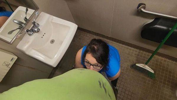 Cute Asian Teen Employee Sneaks Quickie on Lunch Break - Cum in Mouth - porntry.com - Usa on v0d.com