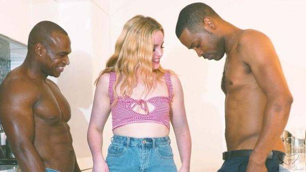 Darrell Deeps & Aaron Rock Double Team Blonde Charlie Forde - Hardcore Threesome Fuck - veryfreeporn.com on v0d.com