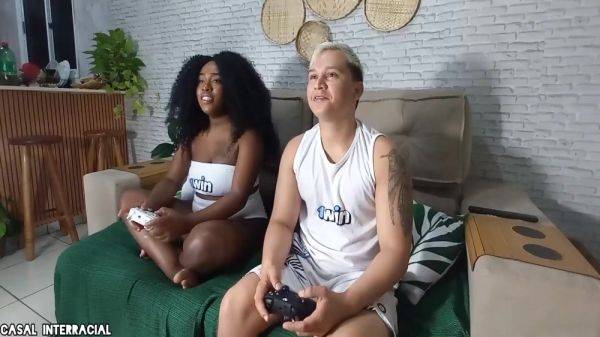 Richards Oliver And Bruna Black - Minha Vizinha Me Interrompe No Meio De Um Jogo Querendo Fuder, Tirou Preservativo E Sentou No Pelo! ( Com Erros De Gravacao No Final) 11 Min - videohdzog.com on v0d.com
