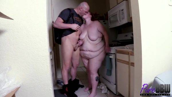 Julie Ginger - Breaking In The New Apartment - videomanysex.com on v0d.com