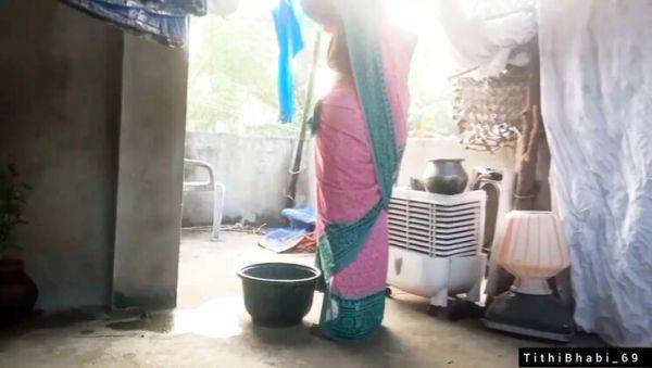 Bangladeshi Bhabi Flashes Her Big Boobs To Horny Neighbor - Desi Village Sex - xxxfiles.com - India on v0d.com