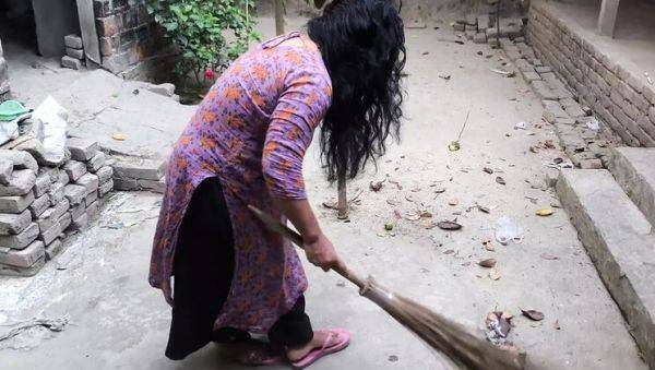 Desi Aunty Gets Anal Fuck in the Yard - Tight Pussy Doggy Style - Indian Mature Sex - xxxfiles.com - India on v0d.com
