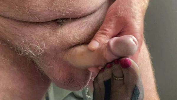 Mature British MILF with Big Tits Lets Foot Boy Cum on Her Sexy Toes - Homemade Foot Fetish Fun - veryfreeporn.com - Britain on v0d.com