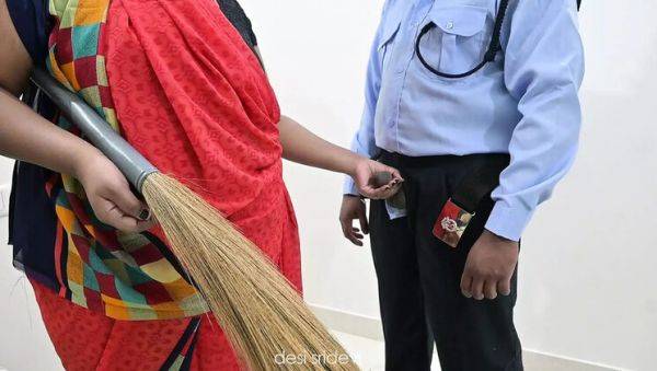 Desi Maid Gives Hot Handjob To Security Guard In Hotel Room - veryfreeporn.com - India on v0d.com