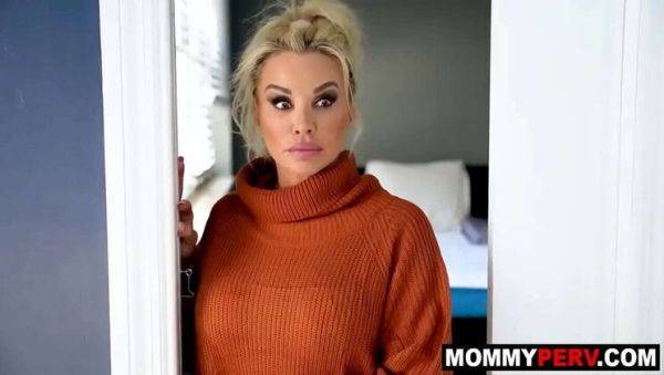 Stepmom rides stepson's hard cock - Robbin Banx MILF action - xxxfiles.com on v0d.com