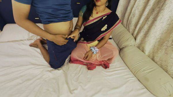 Desi Bhabhi Mahi 2224 Gives Hot Blowjob & Takes Cum in Mouth - Indian Homemade Sex - porntry.com - India on v0d.com