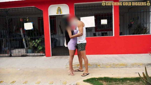 Hot Peruvian Girl Fucks White Dude After Kissing - Big Booty Latina Amateur - veryfreeporn.com - Peru on v0d.com