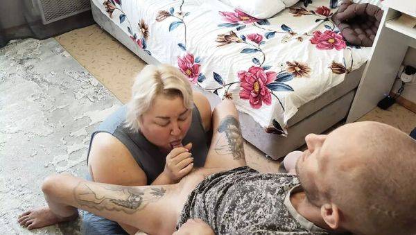 Hot Wife Watches Neighbor Suck Deep and Swallow Cum - Zona901 - veryfreeporn.com - Russia on v0d.com