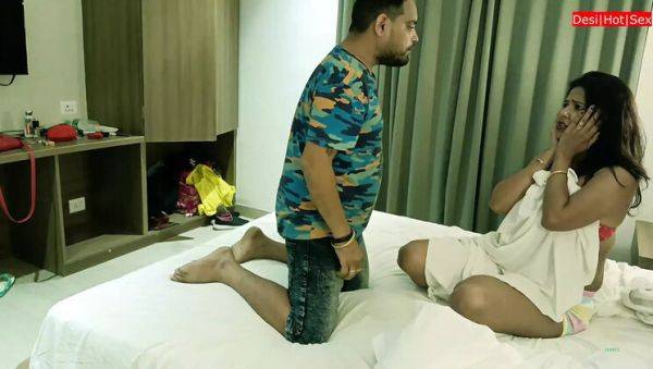 Hot Indian Housewife Cheats on Husband with Pizza Delivery Boy - Desi Sex Scandal! - porntry.com - India on v0d.com
