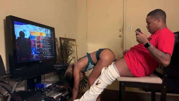 Mini Stallion sucks BBC while gamer boyfriend plays - Homemade Anal & Blowjob - xxxfiles.com on v0d.com
