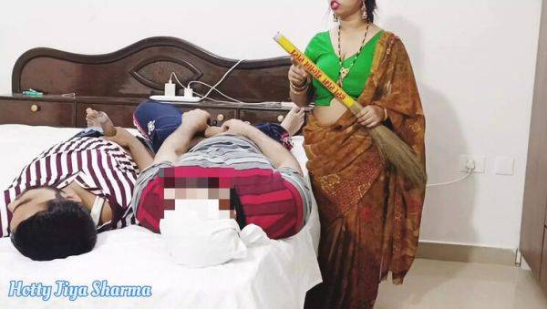 Hot Indian Stepmom Jiya Sharmaa Takes Two Big Cocks in Her Tight Pussy - Anal & Threesome Fuck - veryfreeporn.com - India on v0d.com