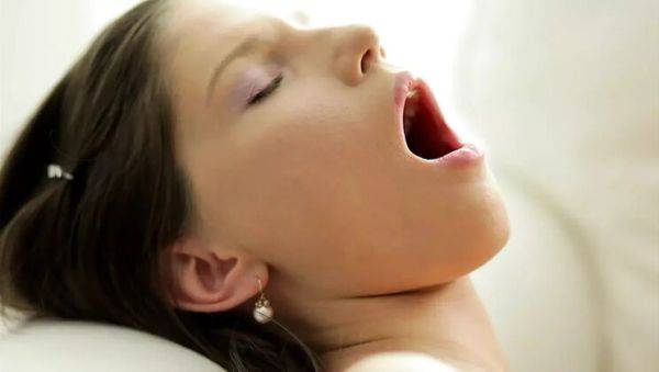Hot Lesbian Fingering & Cunnilingus - Cloee Trinity in Sexy Intimacy Ep 4 - porntry.com on v0d.com