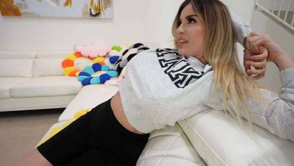 Sexy Blonde MILF Marica Chanelle Gives Amazing Footjob With Pretty Toes - veryfreeporn.com on v0d.com