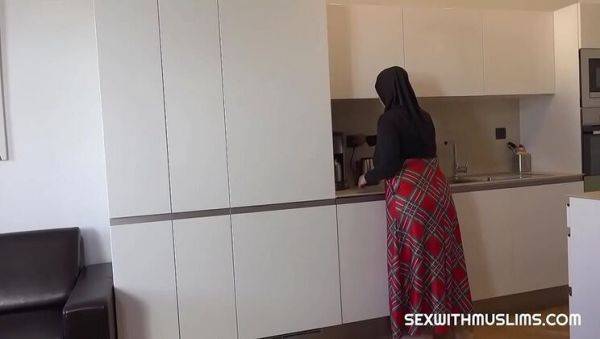 Busty Muslim BBW Krystal Swift Fucks Step Brother In Law - xxxfiles.com on v0d.com