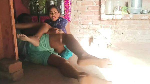 Indian Village Bhabhi Hot Sex Tape - Desi Bhabhi Fucked Hard by Devar - porntry.com - India on v0d.com