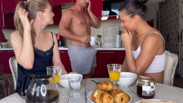 Hot Morning Threesome - Cayenne Klein & Cassie Del Isla Give Blowjobs & Cumshots - porntry.com on v0d.com