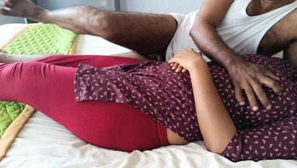 Hot Chennai Housewife Fucks Her Manager in Bed - Desi Aunty Cheating - porntry.com - India on v0d.com