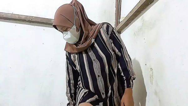 Hijab MILF Rania Plays With Her Huge Tits & Wet Pussy - Solo Masturbation - veryfreeporn.com - Indonesia on v0d.com