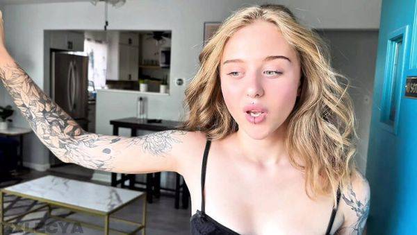 Hot blonde teen Zxlesya gets deep fucked on couch after first date - Amateur homemade sex - veryfreeporn.com - Russia on v0d.com