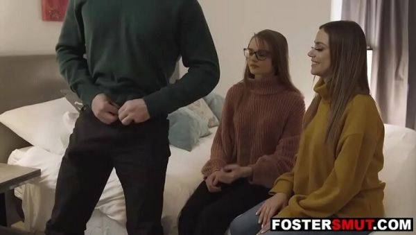 Stepdaughter Threesome Fuck - MILF Stepmom & Stepdad Take Turns On Teen Jessae Rosae - veryfreeporn.com on v0d.com