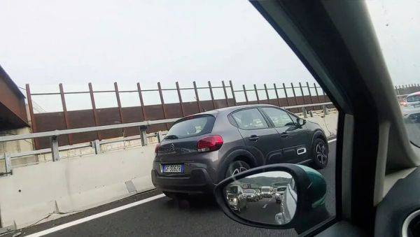 Hot Italian Couple Fucks in Car After Beach Day - Public Sex & Pee Fun - xxxfiles.com - Italy on v0d.com