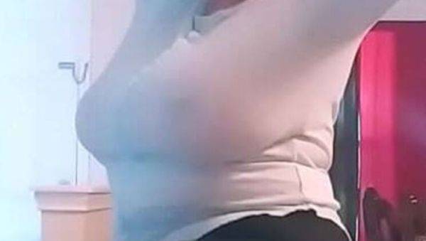 Hot And Juicy1 Shows Off Her Big Ass And Shaking Boobs - veryfreeporn.com on v0d.com