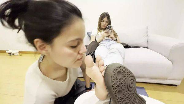 Hot Latina Lesbians Give Each Other Sensual Foot Massage & Orgasm - veryfreeporn.com - Colombia on v0d.com
