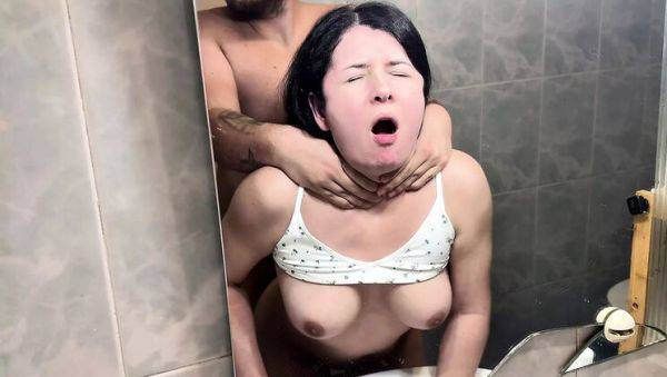 Amateur Latina Stepsister Surprised In Bathroom By Stepbrother's Big Dick - veryfreeporn.com - Colombia on v0d.com