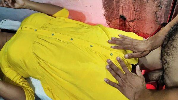 Indian village virgin's first anal sex with big cock in viral HD video - veryfreeporn.com - India on v0d.com