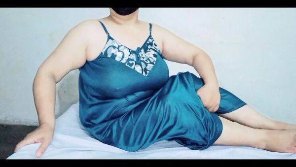 Hot Desi Wife Sucks Huge Cock and Plays with It - Amateur Pakistani Fun - xxxfiles.com - Pakistan on v0d.com