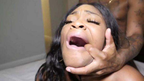 Thick 40 Inch Booty Ebony Brownee Snaxxxx Takes BBC Like A Pro - veryfreeporn.com on v0d.com