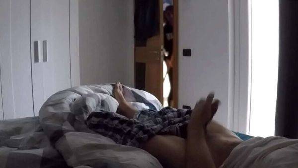 Teen Stepdaughter Catches Stepdad Jerking Off in Bed - Angellove - porntry.com on v0d.com