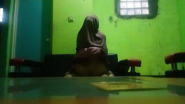 Delicious Asian teen hijab pussy wiggle homemade creampie - porntry.com - Indonesia on v0d.com