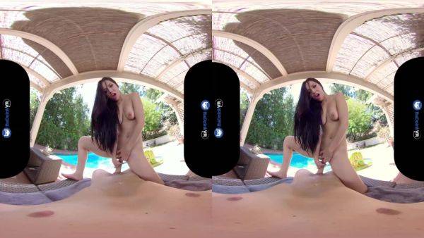 Vr Porn, Brunette Babe And Alina Lopez - One On One Outdoor Sex Party - videohdzog.com on v0d.com