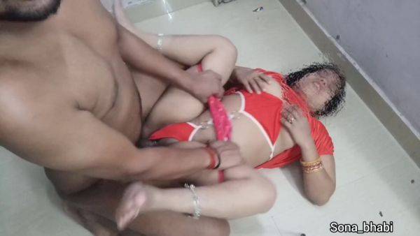 Indian Desi Bhabhi Sex In Hot Red Dress In Hindi With Verified Amateurs - desi-porntube.com - India on v0d.com