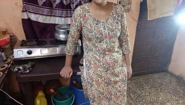 Desi stepmom cooking gets surprise hug from behind - Hindi dirty talk xxx - porntry.com - India on v0d.com